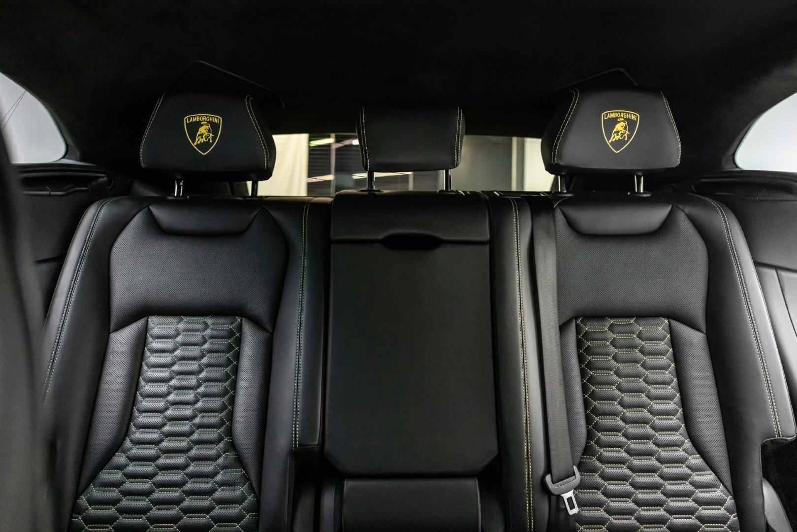 2021 LAMBORGHINI URUS BY MANSORY 